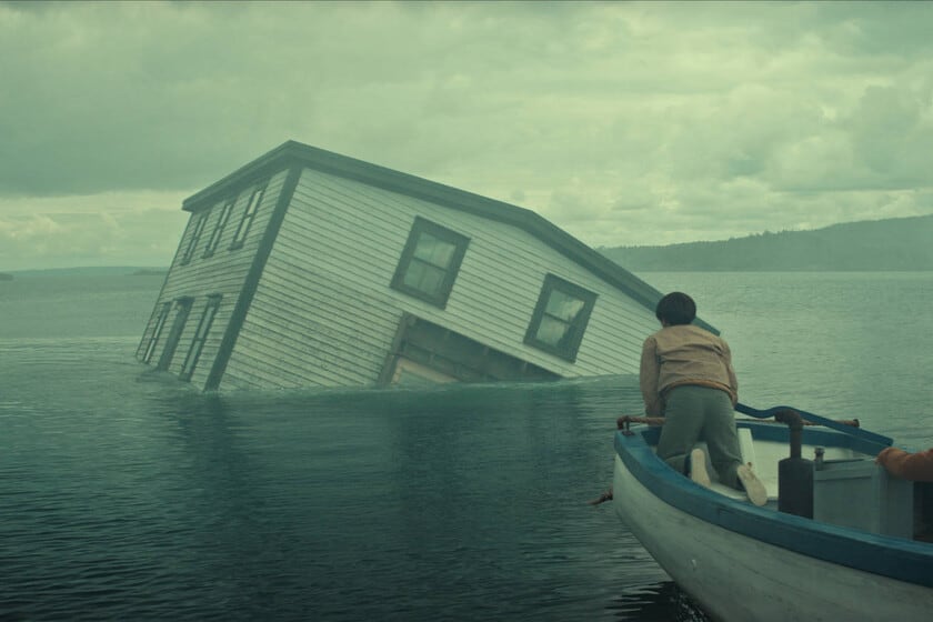 Una criatura en Terranova y un pueblo que no sabe si pescar o salir corriendo: así es la serie que tiene a Netflix de cabeza